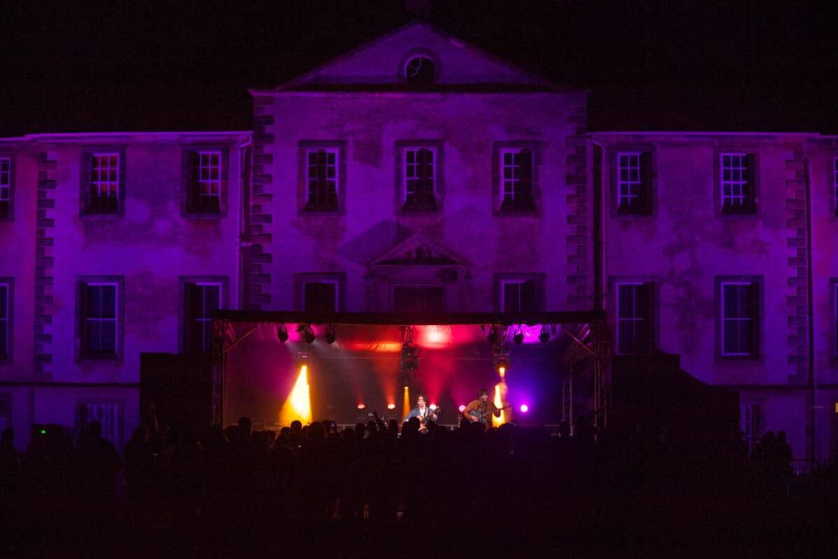 FESTHAILS MUSIC FESTIVAL AT NEWHAILES HOUSE, MUSSELBURGH KYLE FALCONER ON STAGE